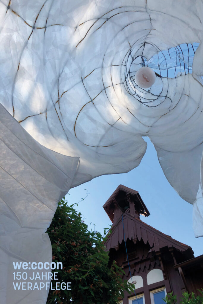 Kokon von innen mit Werapflege-Turm Kokon von innen mit Werapflege-Turm